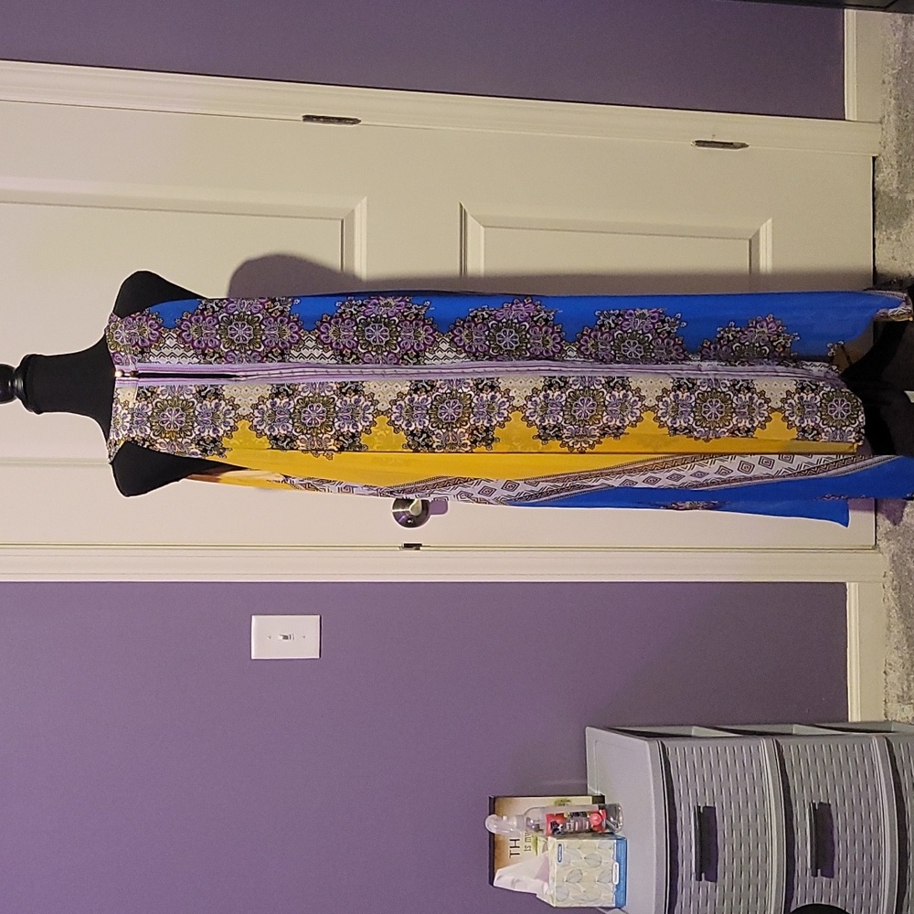 NWOT Paisley Printed Midaxi style halter dress. - Picture 3 of 5